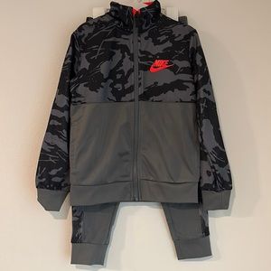 Nike Matching Tracksuit